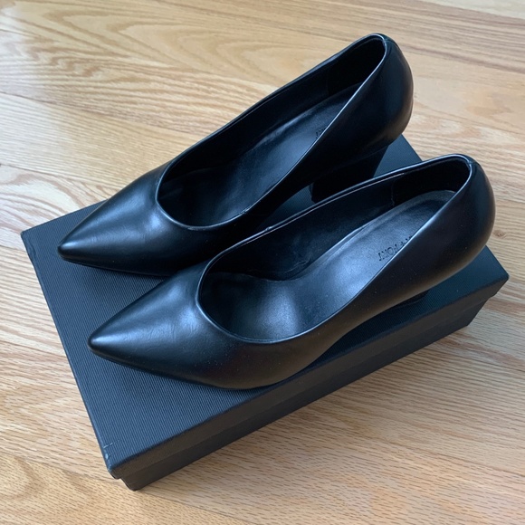 OAK + FORT POINTED PUMPS - Picture 1 of 7